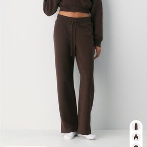 Aritzia
COZY SWEATFLEECE PERFECT BANDED SWEATPANT
Item no: 123913
